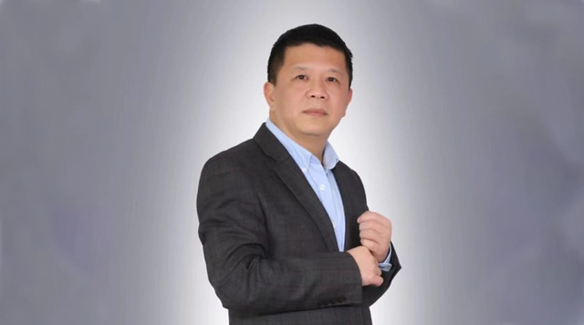 肖进? /> 
</p>
<p>
	2012q_在肖q春的牵U下Q维l股份以7个亿的Mh收购了贵州醇酒厂Q完成贵州醇的改制。此后，他服务过茅台集团Q主要对集团旗下保健酒业q行战略规划Q见证了茅台保健酒业从百万到数亿的增长?017q?月，他又重回贵州醇酒业，ZQ执行总裁?020q_他出任贵州岩博h民小酒销售有限公司ȝ理。从人民酒出来后，肖进春成立了日子文化?
</p>
<p>
	在酒行业沉Q?0q里Q肖q春不仅获得2016q贵州省首届酒业大师评选的“十大黔酒大师”、首届“中国酱香酒酉K大师”等荣誉Q还担Q贵州酒文化研I会执行副会ѝ贵州酿酒工业协会副U书ѝ?
</p>
<p>
	半辈子都在与酒打交道的肖q春Q对时代势、名酒企业等斚w都有着深刻而独到的见解?
</p>
<p>
	在他看来Q在酒业4.0竞争时代Q白酒经q“品、营销、资本”三个发展阶D，已经具备了好企业的基本要素。但此前投资q度的能和营销Q得白酒业的同质化、低端化严重Q白酒行业需要从产品品质、品牌文化、消费场景等斚wq行文化创新Q以满消费者不同场景、个性和定位的需求?
</p>
<p>
	因ؓ独特的白酒文化见解，肖进春也被业内称为“白酒新文化q动”的发v人?
</p></div>

<div   id=